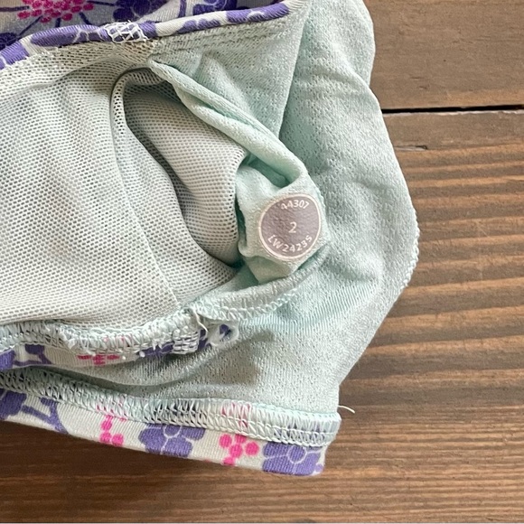 Lulu Lemon sports bra Size 2 - Picture 3 of 3